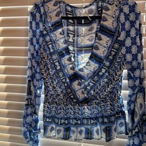 Free people Light and flowy bell sleeve